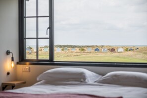 6 bedrooms, iron/ironing board, Internet, bed sheets - Linksway House, Old Hunstanton, Norfolk (Old Hunstanton)