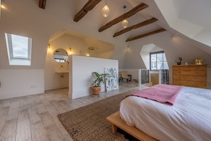 6 habitaciones, tabla de planchar con plancha, internet y ropa de cama