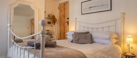 2 bedrooms, iron/ironing board, travel cot, Internet