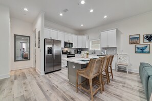 冰箱、微波炉、烤箱、炉灶