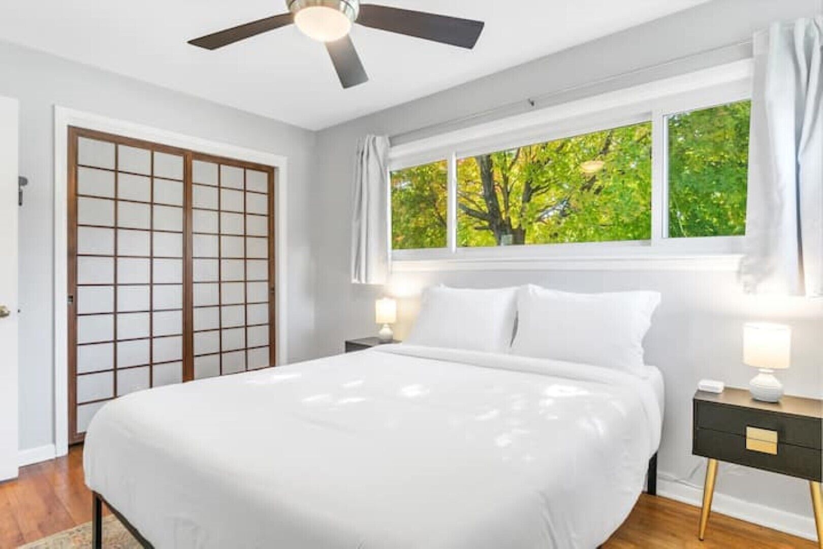 3 bedrooms, desk, iron/ironing board, travel crib