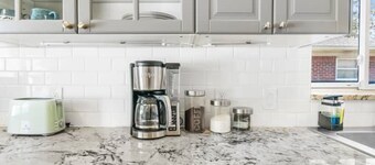 ★Entertainment & Game Room w/ Bar★ Cheerful and Bright Ranch w/ 2 Full Baths