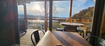 Banff/Hot Tub-Lakeview -Pet friendly-8 Person Lodge