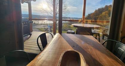 Banff/Hot Tub-Lakeview -Pet friendly-8 Person Lodge