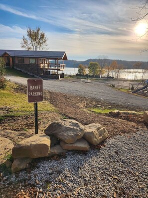 Property grounds - Banff/Hot Tub-Lakeview -Pet friendly-8 Person Lodge (Franklin Township)