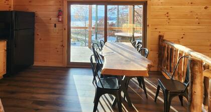 Jasper/Hot Tub-Lakeview -Pet friendly-8 Person Lodge