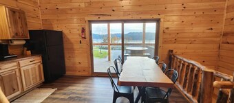 Denali/Pet Friendly-Lakeview -Hot Tub-8 Person Lodge