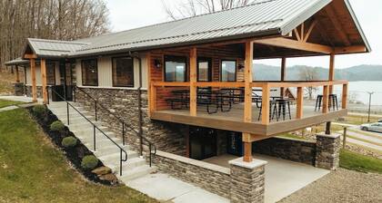 Denali/Pet Friendly-Lakeview -Hot Tub-8 Person Lodge