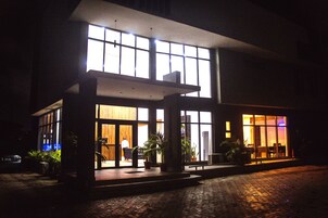 Fachada de la propiedad