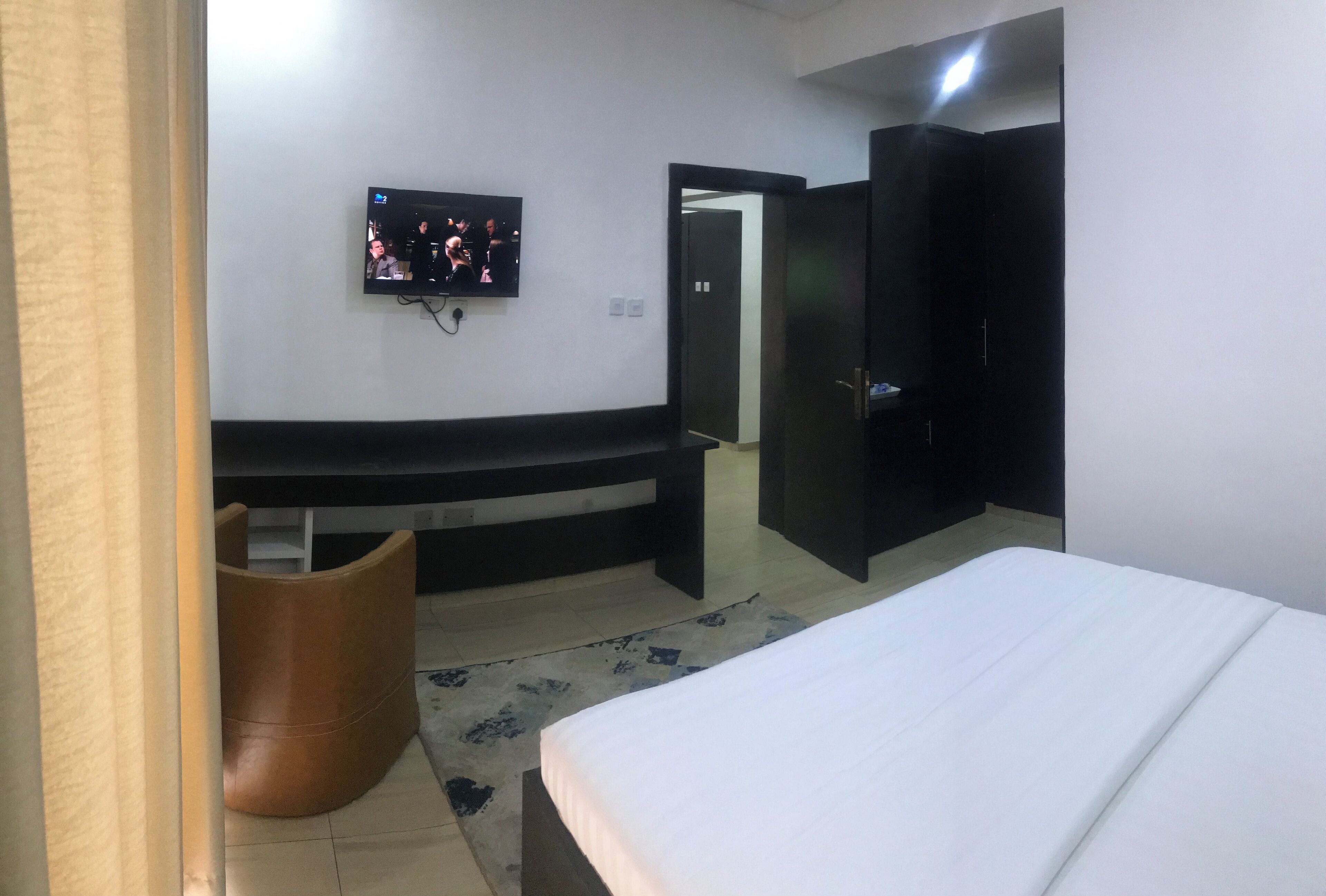 Desk, laptop workspace, soundproofing, free WiFi