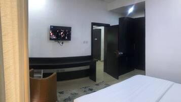 Desk, laptop workspace, soundproofing, free WiFi