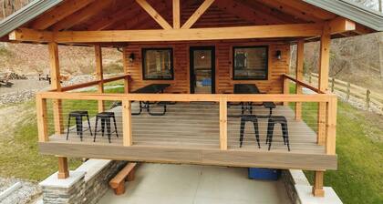 Glacier/Lakeview -Pet Friendly- 4-6 Person Midsize Cabin