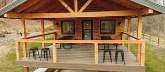 Glacier/Lakeview -Pet Friendly- 4-6 Person Midsize Cabin