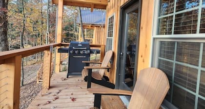 Yosemite/Lakeview -Pet Friendly- 4-6 Person Midsize Cabin