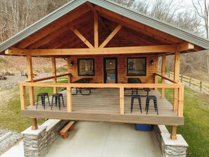 Outdoor dining - Redwood/Rustic Lakeview Cabin- 2 Person A-Frame (Scio)