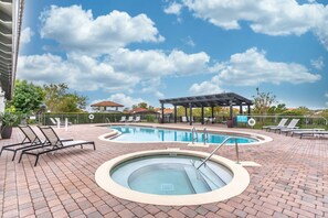 Outdoor pool - High Grove Resort Home: Pool, Game Room & Patio (Clermont)