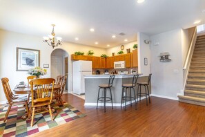 Fridge, microwave, oven, stovetop - High Grove Resort Home: Pool, Game Room & Patio (Clermont)