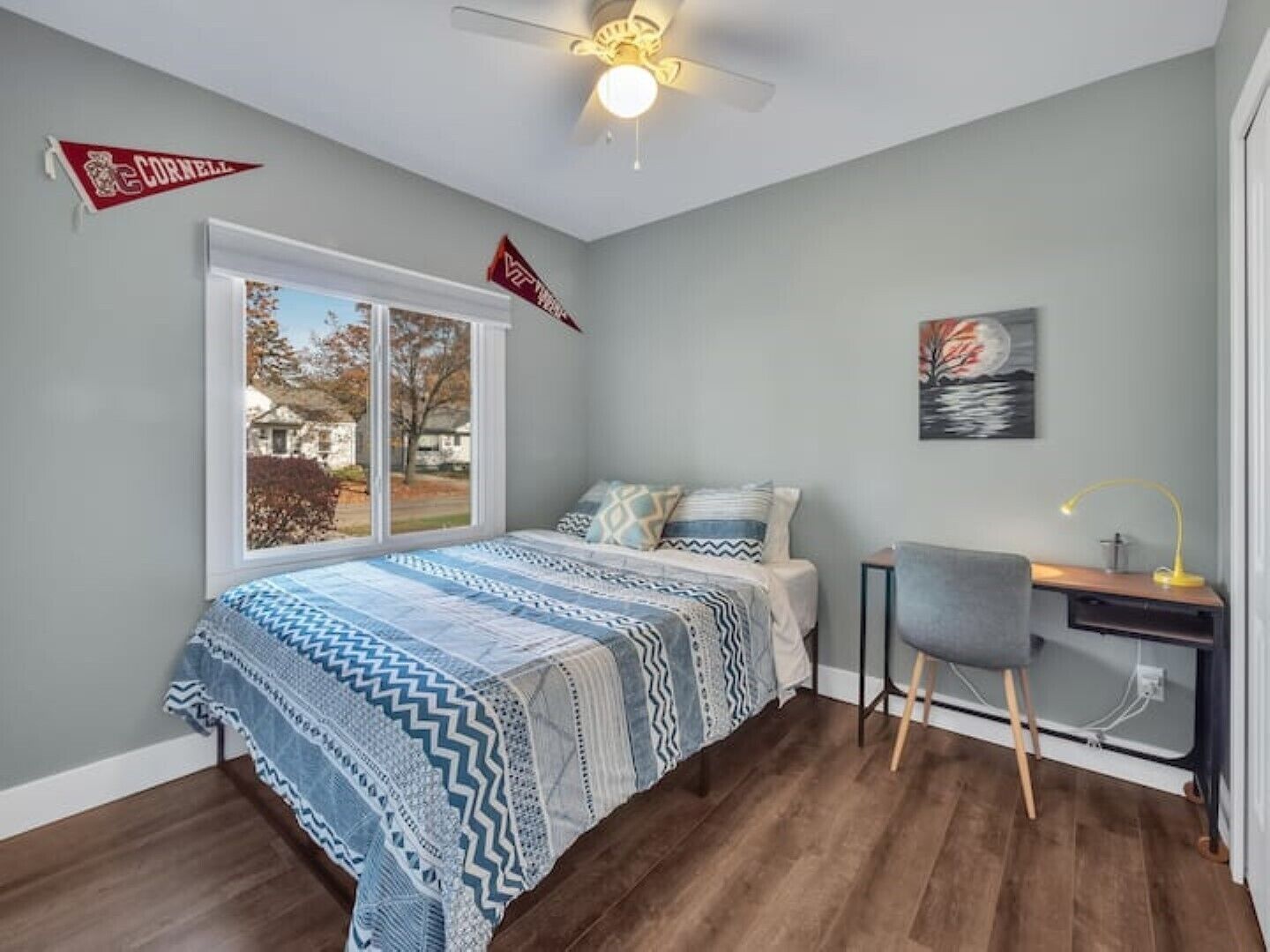 2 chambres, matelas mémoire de forme, bureau, fer et planche à repasser