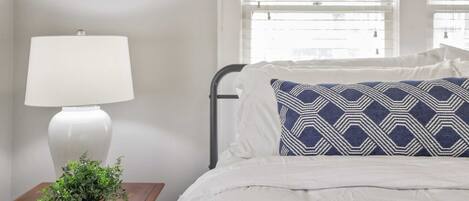 2 habitaciones, escritorio, tabla de planchar con plancha y wifi