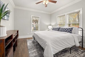 2 bedrooms, desk, iron/ironing board, WiFi