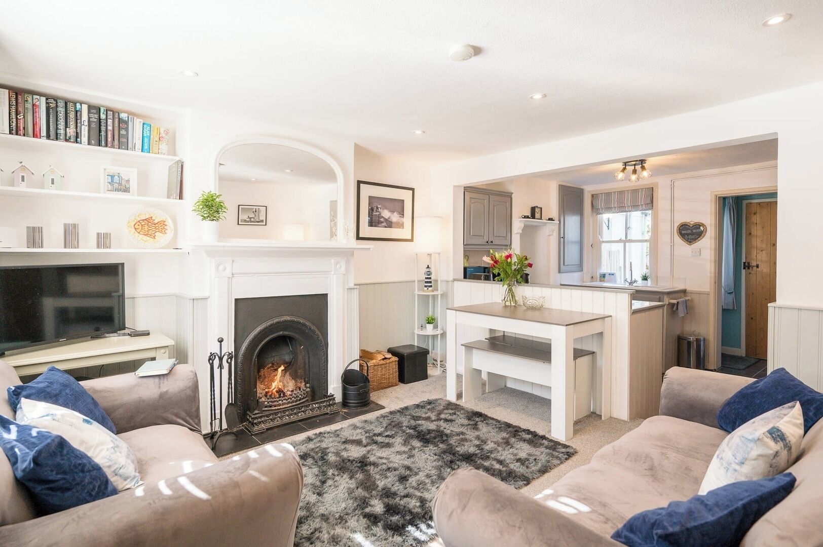 Télévision, cheminée