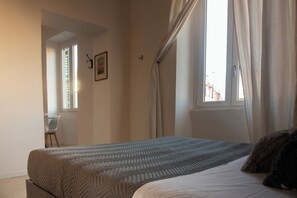 1 bedroom, iron/ironing board, travel cot, free WiFi - Santonofrio Bronze between Trastevere and St. Peter (Roma)