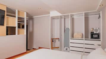 Classic Apartment | 2 bedrooms, in-room safe, laptop workspace, iron/ironing board