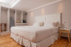 Classic Apartment | 2 bedrooms, in-room safe, laptop workspace, iron/ironing board
