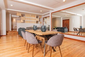 Classic Apartment | Dining room