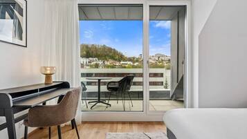 2 Schlafzimmer, Schreibtisch, Bügeleisen/Bügelbrett, WLAN