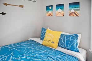 2 habitaciones, escritorio, tabla de planchar con plancha y wifi gratis