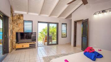 2 bedrooms, iron/ironing board, internet, bed sheets