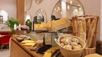 Free daily buffet breakfast