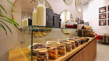 Free daily buffet breakfast