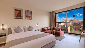 Frette Italian sheets, premium bedding, pillowtop beds, minibar