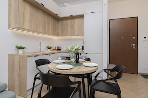 Microwave, dishwasher, cookware/dishes/utensils