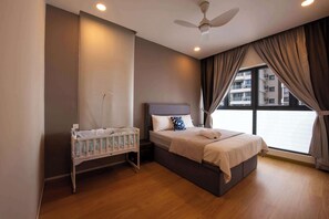 3 bedrooms, iron/ironing board, WiFi, bed sheets