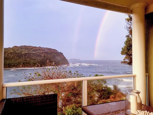 Pet-Friendly Waterfront Retreat | Malua Bay Beauty