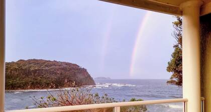 Pet-Friendly Waterfront Retreat | Malua Bay Beauty