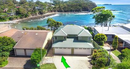 Pet-Friendly Waterfront Retreat | Malua Bay Beauty