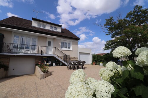 Countryside and close to Disney, La Vallée Village, and Paris......