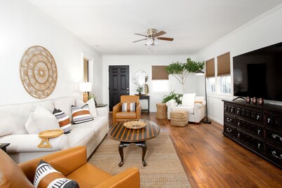 FIVE STAR/ 2BR-!BA / DOWNTOWN/ PET FRIENDLY/ SUPER CLEAN/ HIKE PALO DURO CANYON