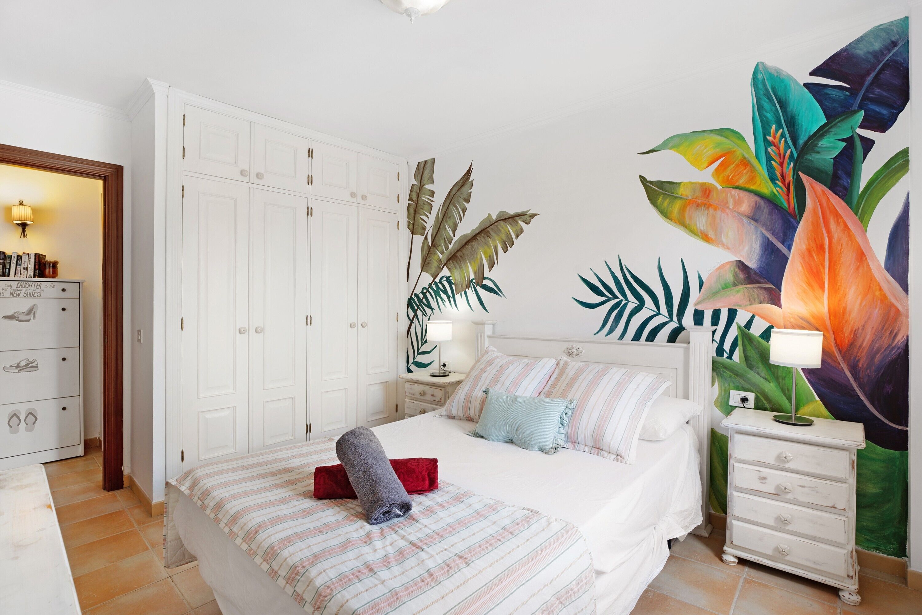1 habitación, tabla de planchar con plancha, wifi gratis y ropa de cama 