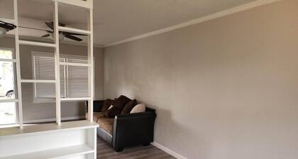 Hospitality House walking distance to Hospital and shopping