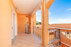 Property grounds - Vacation Home "Frisaia F3" with Pool, Private Terrace & A/C (Isola Rossa)