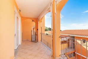 Property grounds - Vacation Home "Frisaia F3" with Pool, Private Terrace & A/C (Isola Rossa)