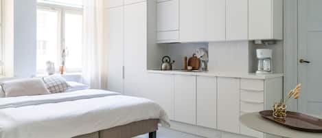 Studio | Iron/ironing board, travel cot, free WiFi, bed sheets