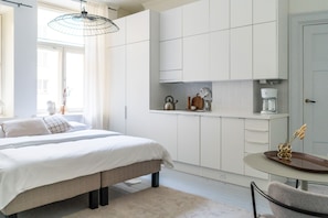Studio | 1 bedroom, iron/ironing board, travel crib, free WiFi