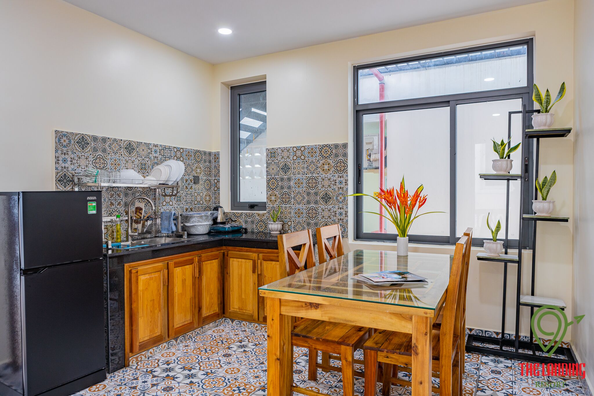 Panoramic Apartment, 3 Bedrooms | Private kitchen | Paper towels