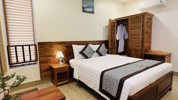 Standard Apartment, 3 Bedrooms | Premium bedding, individually decorated, individually furnished